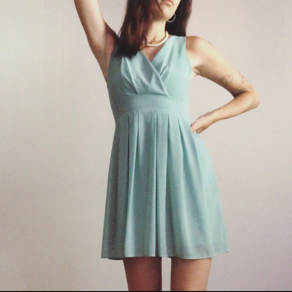 Mint green veil V neck dress - Picture 4 of 7